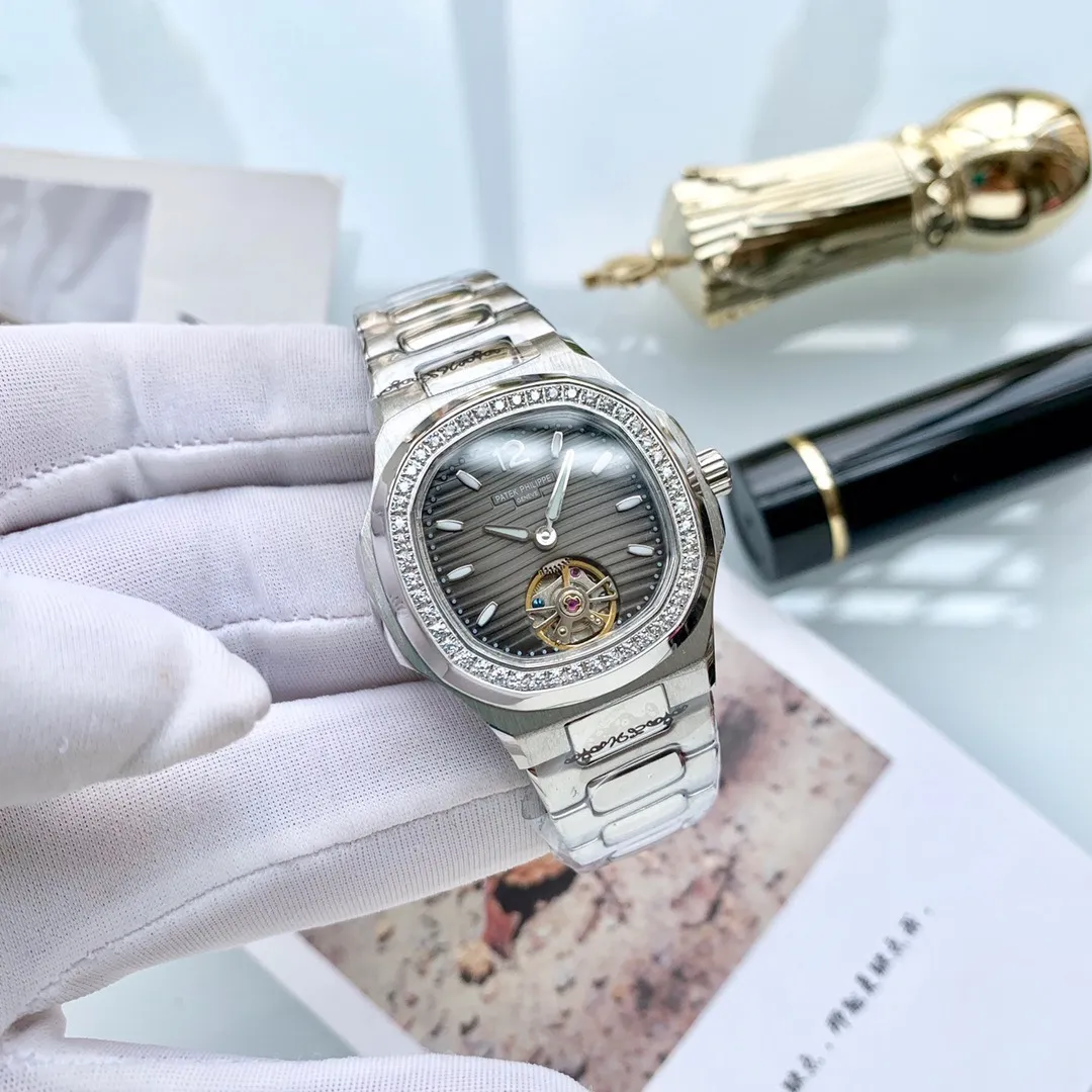 [Foreign trade import] 💰1380 Patek Philippe --🎉 (noble temperament, elegant and gorgeous) Zhuomei [Rose] [Rose] Type: boutique women's watch (exquisite) beautiful enough [Rose] Strap: 316 stainless steel strap (comfortable) [Rose] Movement: top mechanical movement (stable) [Rose] Material: mineral super mirror (wear-resistant) [Rose] Gorgeous boutique [Rose] Luxurious style [Rose] Noble temperament [Rose] Timeless elegance [Rose] Size: 35mm in diameter, 12mm thick, elegantly launched! Welcome to reprint! [Rose]
